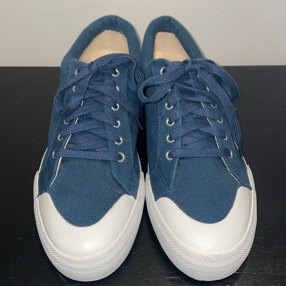 L.L. Bean Men’s Canvas Sneakers.  Top Siders.  Size 10.  Non marking soles.